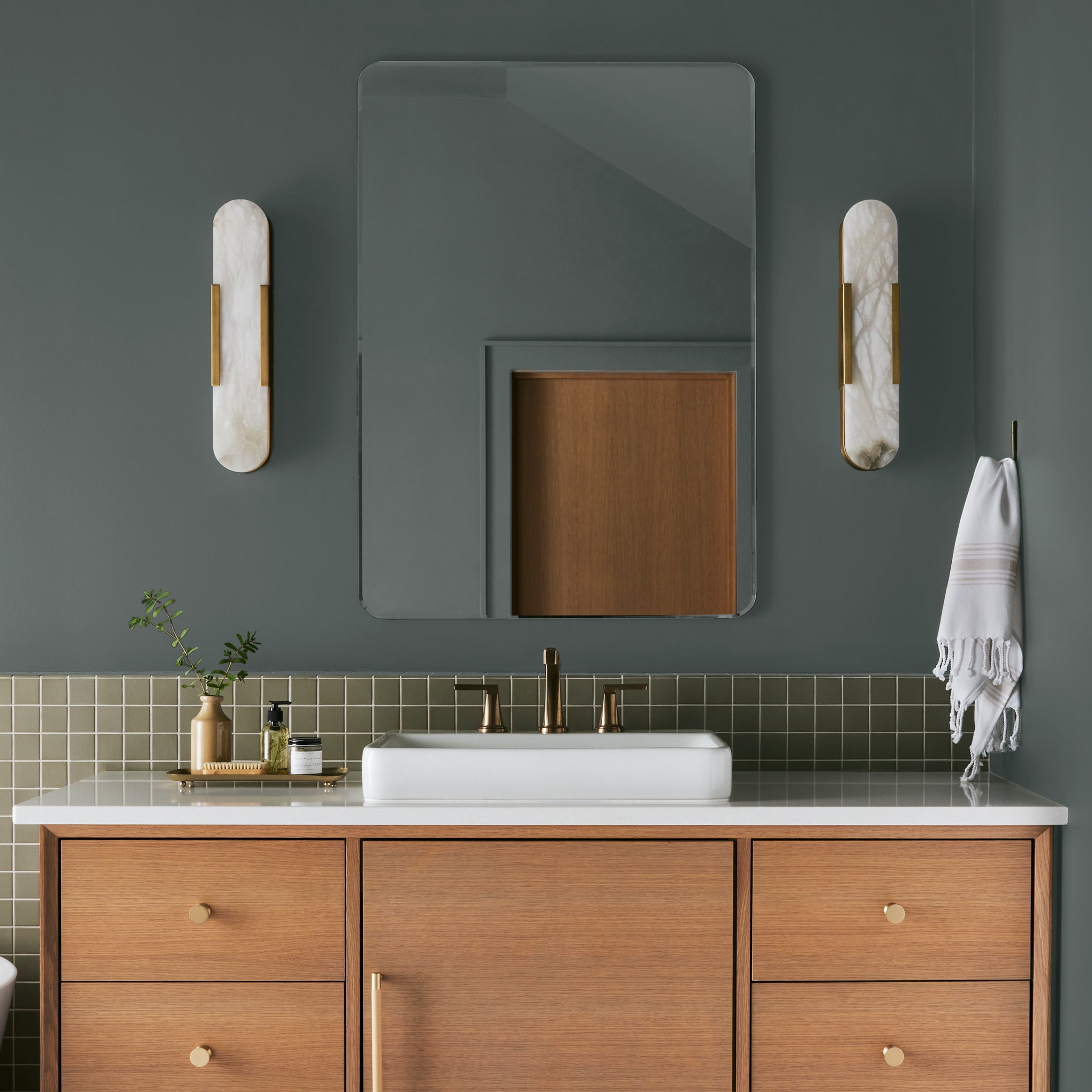 2693620-Magnolia-Mountain-House_KILZ_Interior_Bathroom_2040x2040_RidgeRock